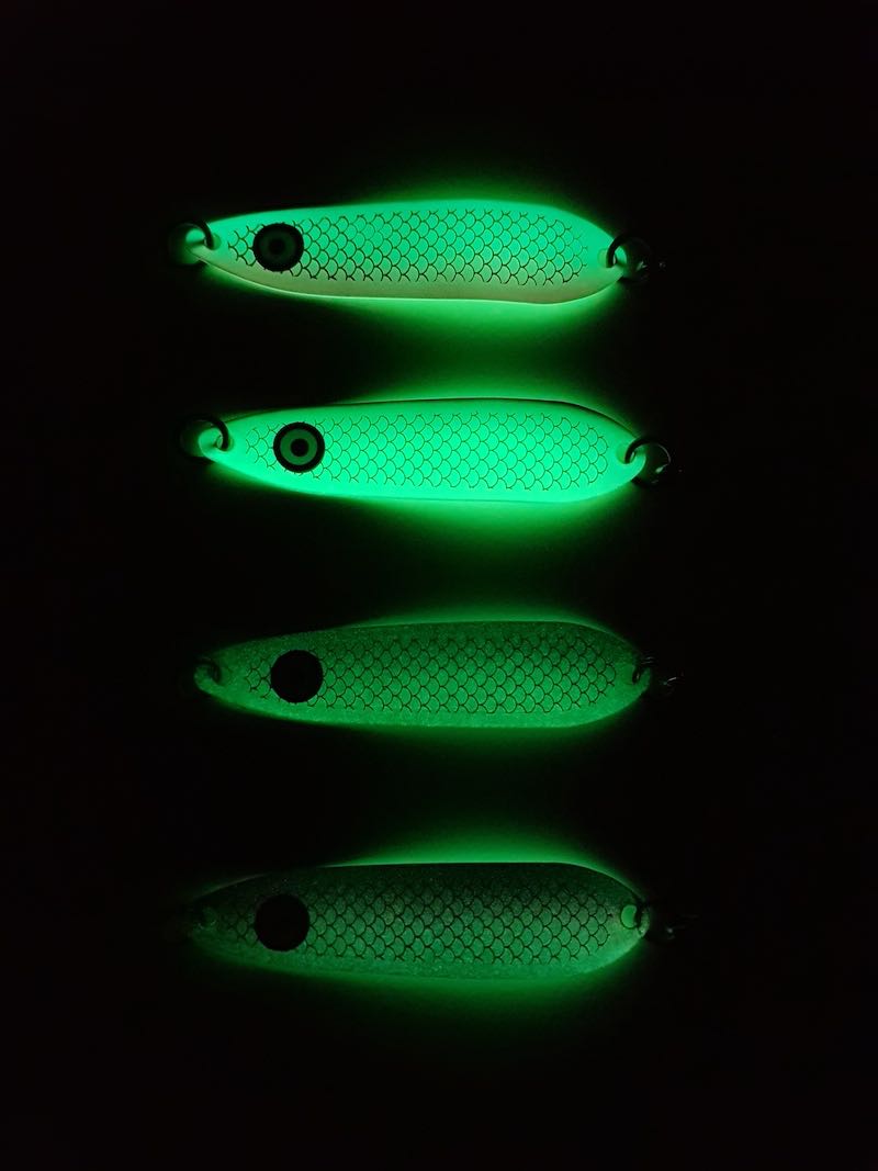 Charge Glow in the Dark Fishing Lures (Easy) 