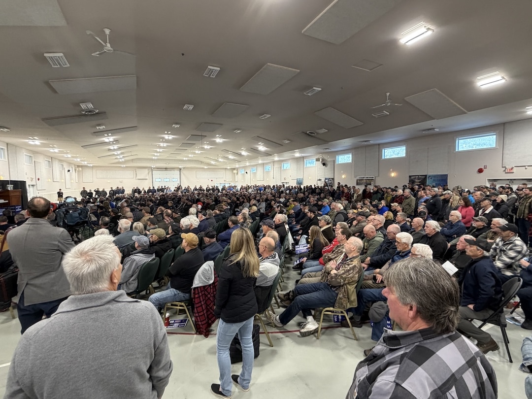 Crowd at Duncan town hall discussing the Salmon Allocation Policy review.