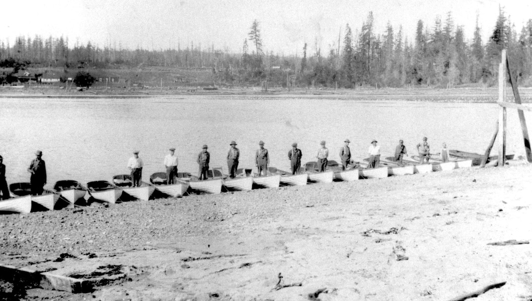 Historical Tyee Club guides with wooden rowboats on Campbell River shore in the 1920s